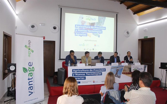 Inauguración de jornada en La Rinconada sobre la agricultura de precisión