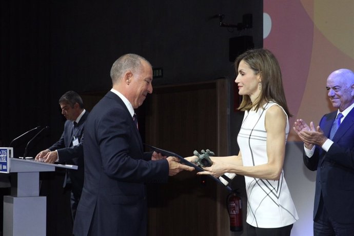 La Reina Letizia en la entrega de los Premios Acción Magistral 2016
