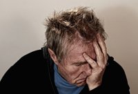 Un nuevo fármaco mensual de Novartis y Amgen reduce los días de migraña episódica