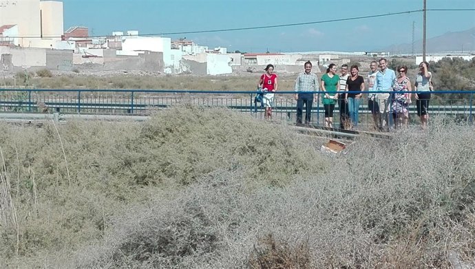 Carmen Crespo en su visita a la rambla de El Alquián