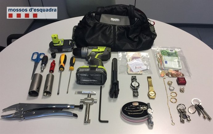 Material recuperado a unos ladrones de casas en Berga