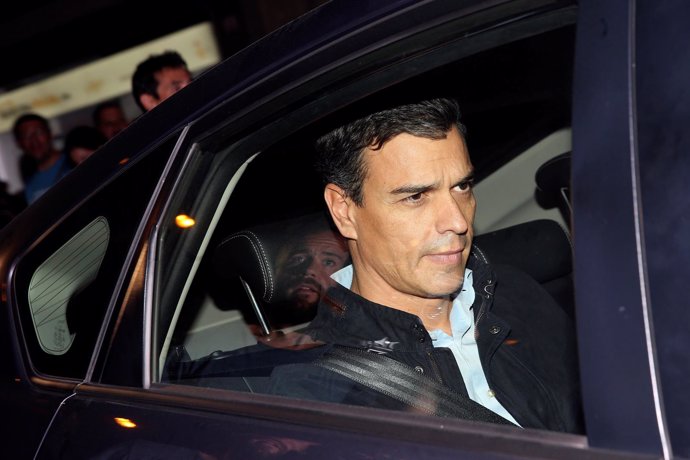 Pedro Sánchez sale de la sede del PSOE