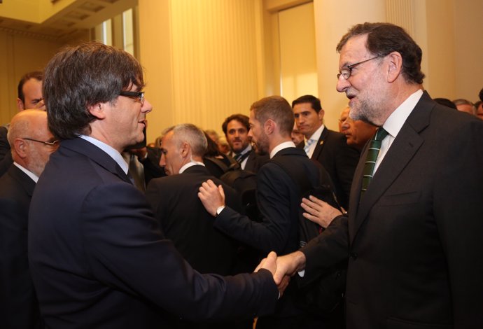 El pte.C.Puigdemont y el pte.M.Rajoy.