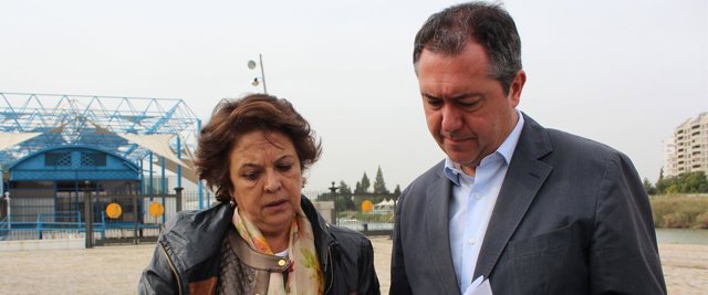 Carmen Castreño y Juan Espadas