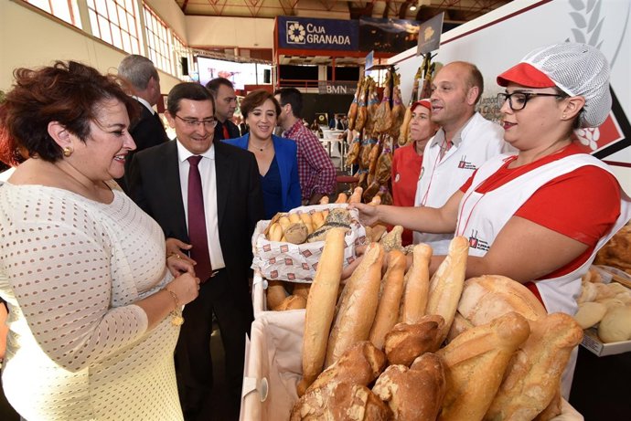 Autoridades en la apertura de Fermasa 2016
