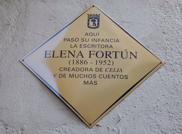 Placa homenaje a Elena Fortún