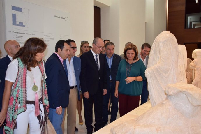 Visita de representantes institucionales al Muse de Málaga