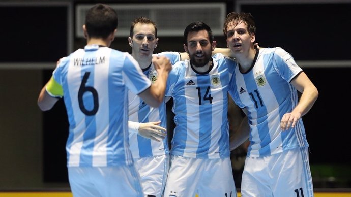 Argentina logra su primera estrella tras superar a Rusia en la final