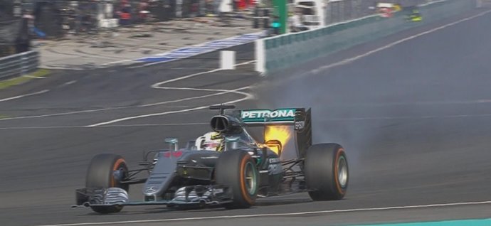 Lewis Hamilton fuego Malasia abandono Sepang