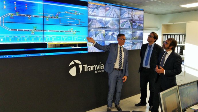 Rivera y Arias conocen funcionamiento del tranvía