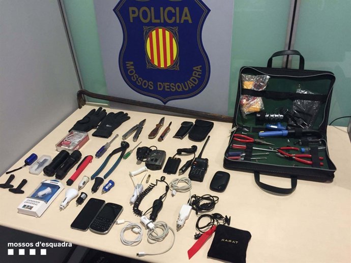 Herramientas e inhibidores usados para robar en vehículos.