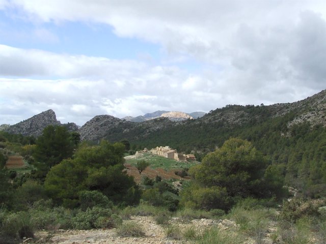 La imagen muestra la aldea de Malvariche, en el parque regional de Sierra Espuña