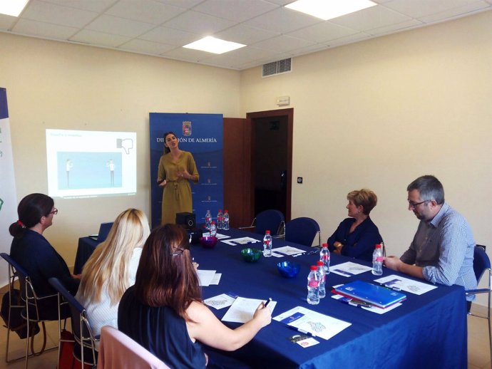La Diputación de Almería muestra las posibilidades de Internet a empresarios