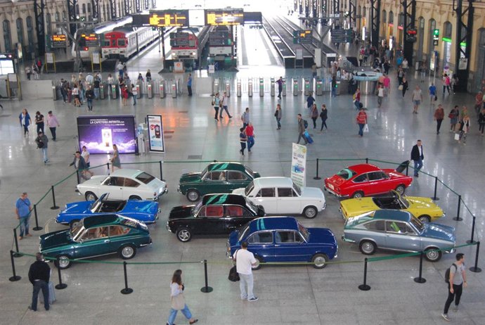 Exhibición de automóviles ‘Seat 850’  en la Estación del Norte