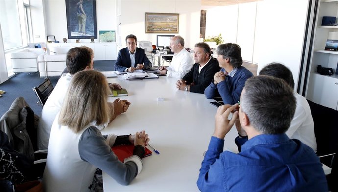 El consejero de Innovación e Industria con el comité de Columbia