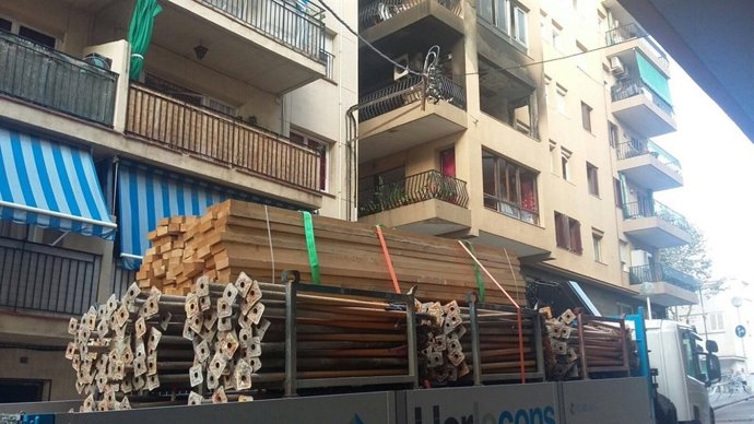Apuntalan el edificio de la explosión de Premià de Mar
