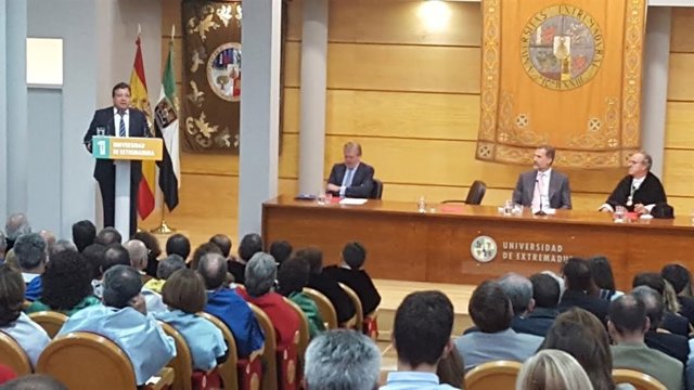 Fernández Vara en la inauguración del Curso Universitario en Cáceres