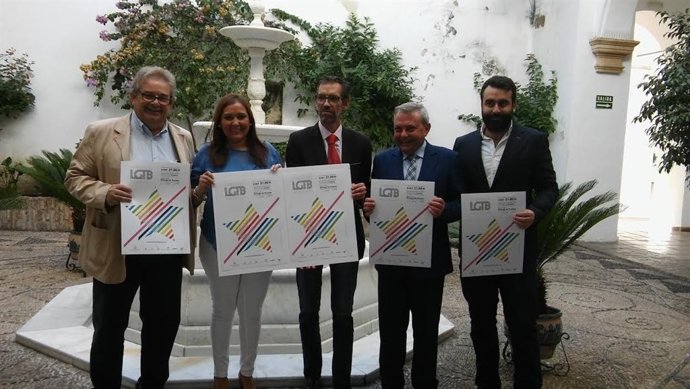 Autoridades organizadores durante la presentación