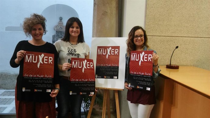 Guijarro (dcha.) durante la presentación de 'Muxer'
