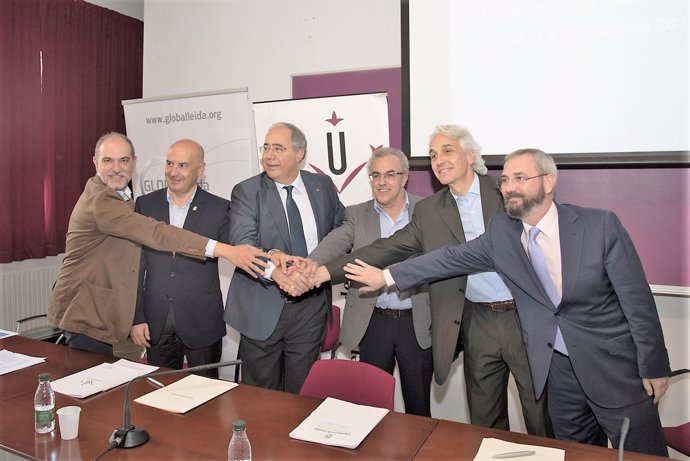 Firma del convenio entre Globalleida y la UdL