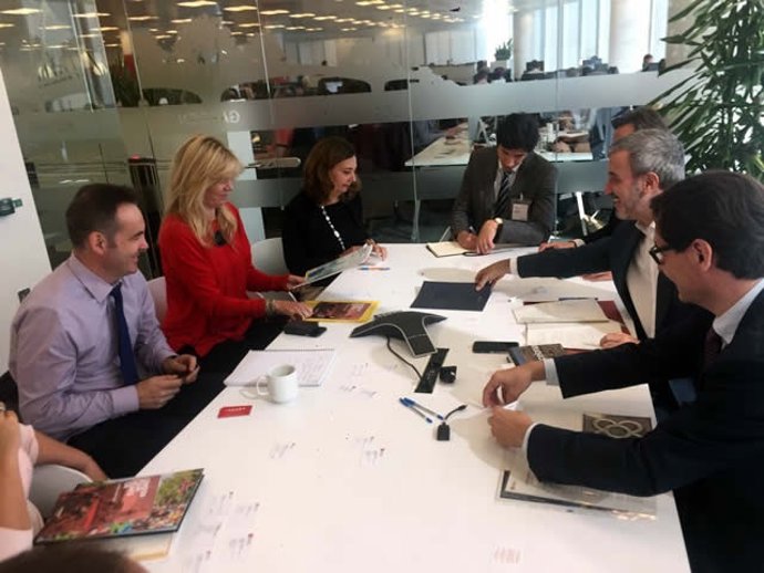 Collboni en un encuentro en Londres