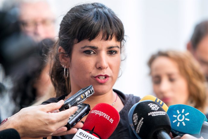Teresa Rodríguez (Podemos) atiende a los medios en el Parlamento andaluz