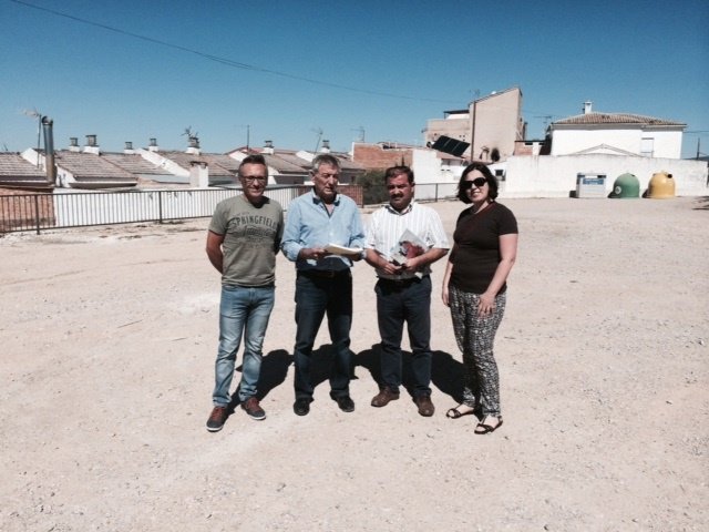 Castro (2d) visita actuaciones ejecutadas en Santo Tomé.