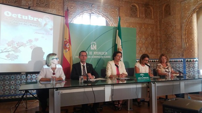 La delegada del Gobierno y el delegado de Salud, en Almería