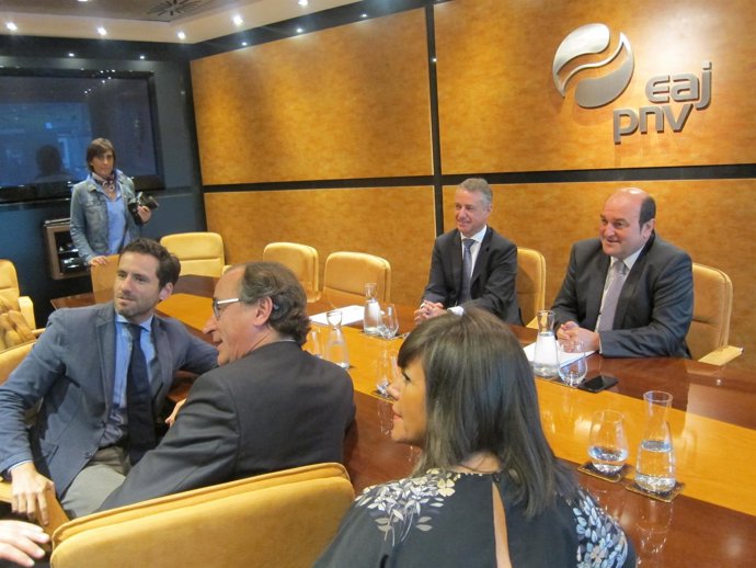 Reunión entre PNV y PP