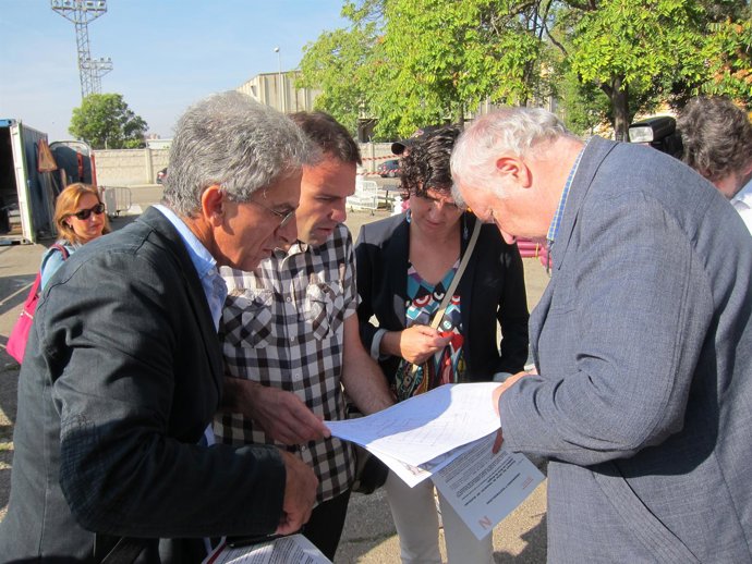 El consejero nmunicpal de Urbanismo, Pablo Muñoz, y concejal PSOE, Lola Ranera