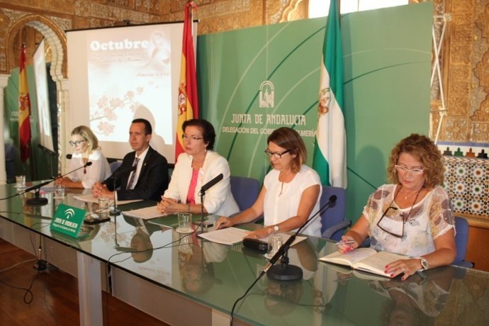 Presentación de las actividades por el cáncer de mama