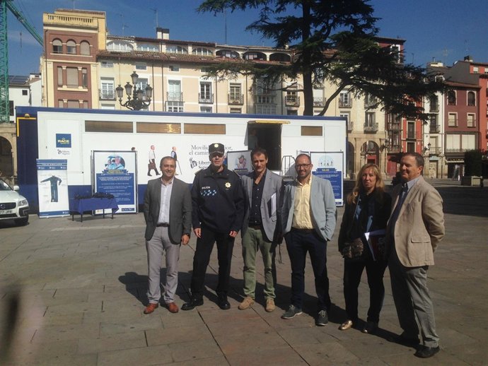 Visita institucional aula movil de la movilidad senior