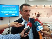 El asesor Enrique Santiago cree que el proceso de paz de Colombia "no peligra", aunque se ha "complicado"