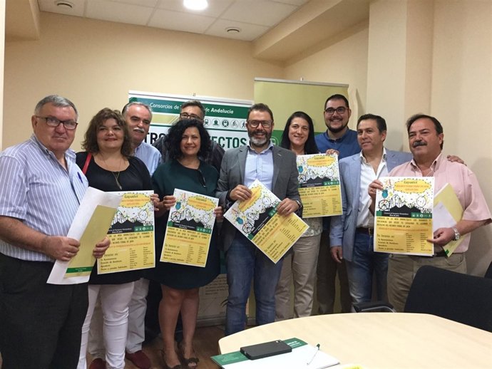 Valdivielso (c) en la presentación del plan especial de la feria de San Lucas.