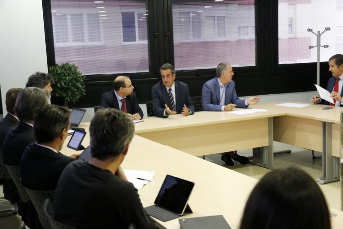 Sede CEOE-CEPYME Cantabria El consejero de Innovación, Industria, Turismo y Come