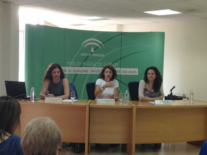 Rosa del Mar Rodríguez del IAM impate un taller 