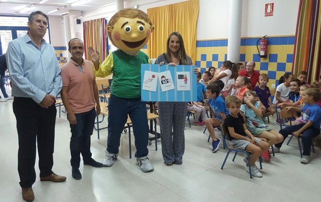 Ruiz, junto a 'Toñete', durante la presentación del programa