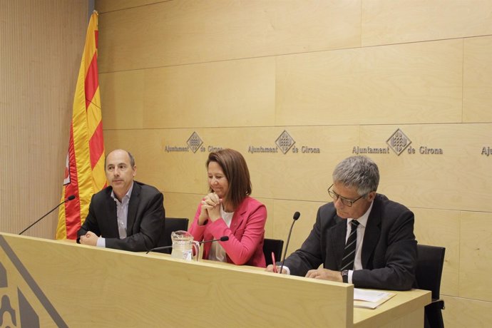 E.Casadesús, M.Madrenas y R.Huguet en el Ayto de Girona