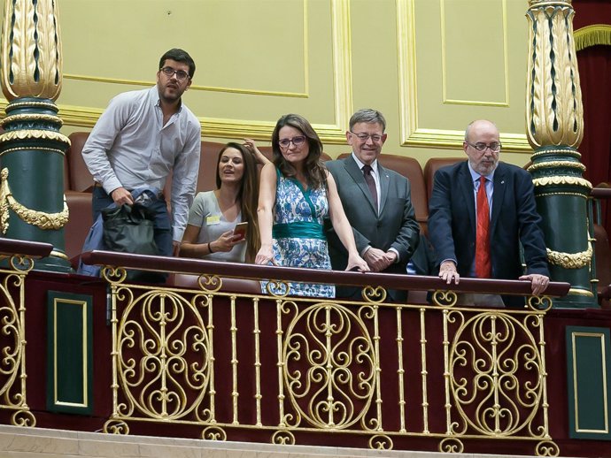 Mónica Oltra y Ximo Puig, en la tribuna de invitados