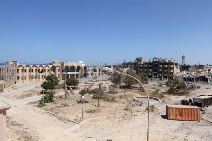 Edificios dañados en la ciudad de Sirte, Libia.