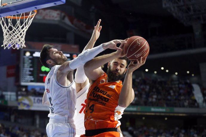Dubljevic y Rudy Fernández en el Real Madrid - Valencia Basket