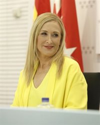 Cifuentes no interpreta a Aguirre pero subraya que la "regeneración" debe ser permanente, no en un congreso del partido
