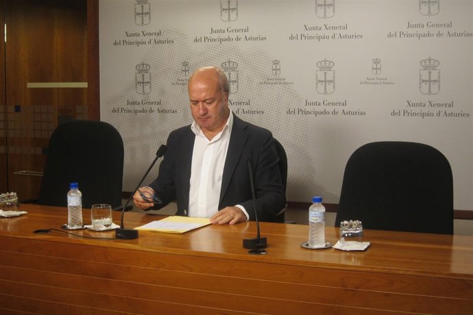   El Portavoz De Agroganadería En La Junta General Del PP, Luis Venta.