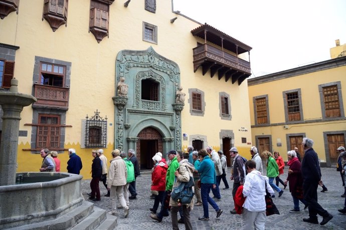 Turistas en la Casa Colón