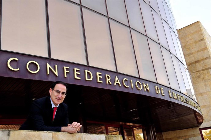 El presidente de la CEA, Javier González de Lara
