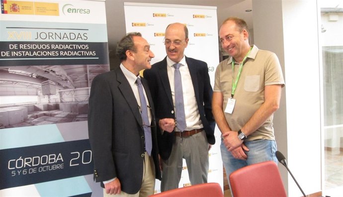 Enríquez (centro), entre Álvarez y Munté