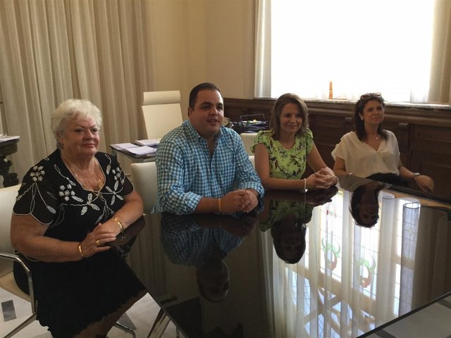 Cobo con el colectivo 'Mariana Pineda'