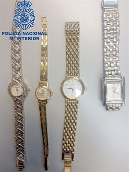 Imagen de los relojes intervenidos