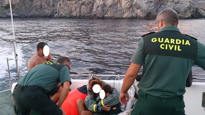 Rescate en Punta de la Mona, en La Herradura