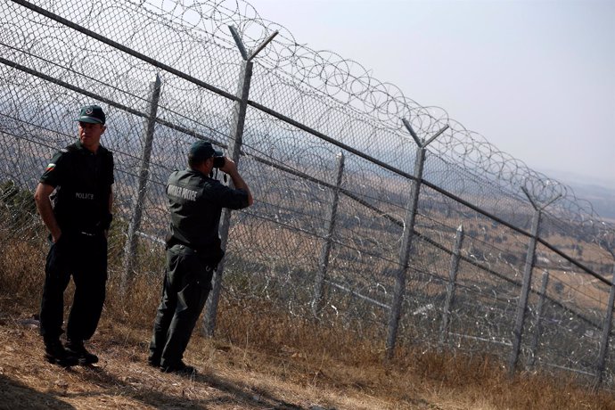 Guardias fronterizos búlgaros en la frontera con Turquía